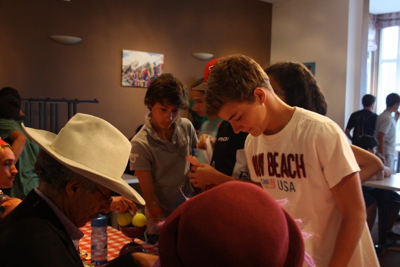 Village Camps International Summer Camp Leysin, Switzerland 2025-08-09 https://www.villagecamps.com/journals_admin/images/684-34-stock market (39).jpg